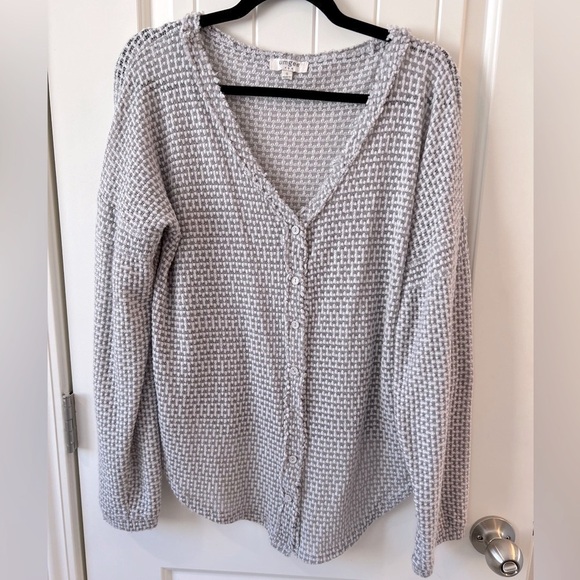 Umgee Tops Women Small Gray & Ivory Soft Boxy Hi Low Shirt Waffle V Neck Casual - Picture 1 of 5